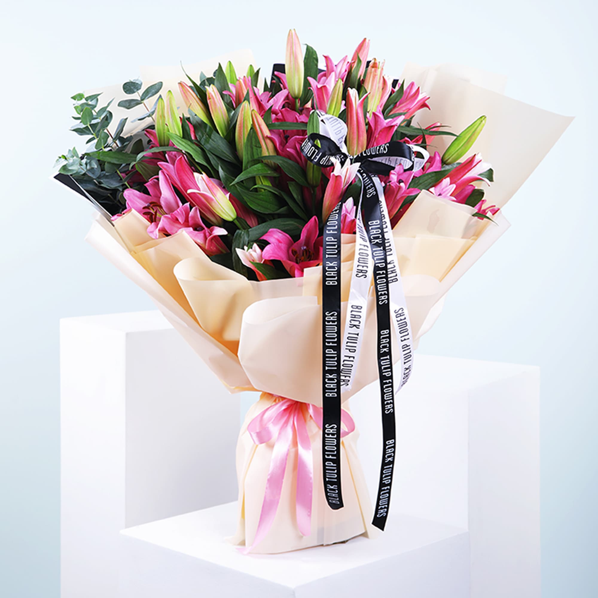 A vibrant bouquet of star gazer pink lilies.