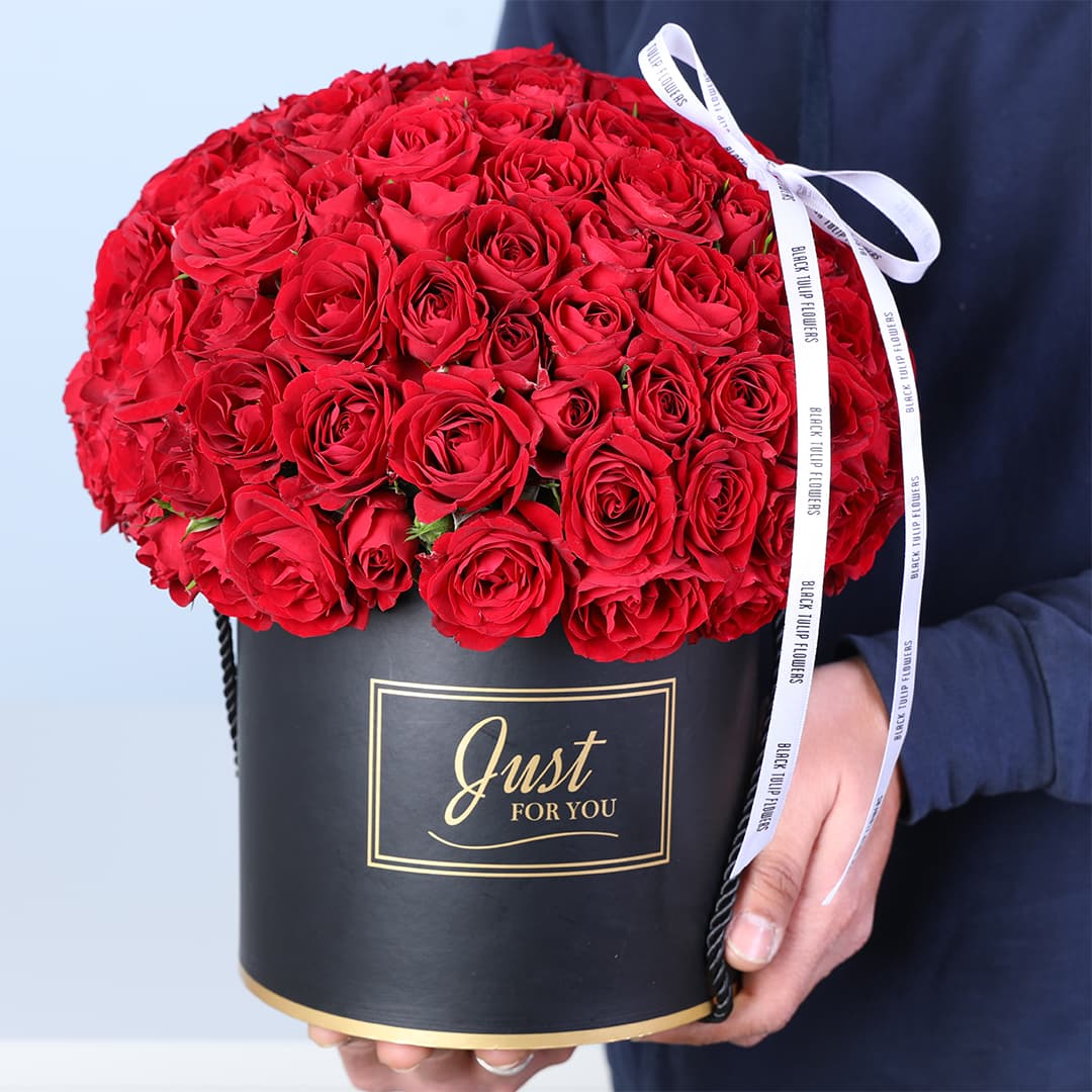 Flower box arrangement featuring 30 red spray roses in a luxury black round box.